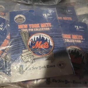 New York Mets 2005 Pin Collection Lot